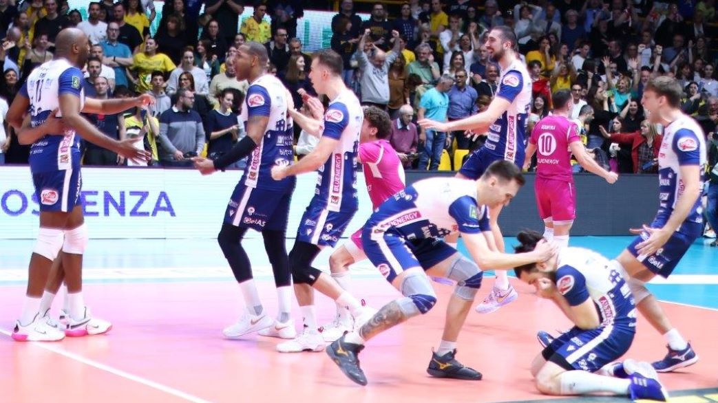 Pallavolo Sl Play Off Scudetto Modena Domina Per Due Set Poi