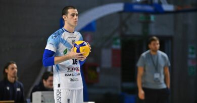 Pallavolo A2 maschile – Il regista Minelli, sprona i suoi compagni: “Una sfida fondamentale contro Macerata)